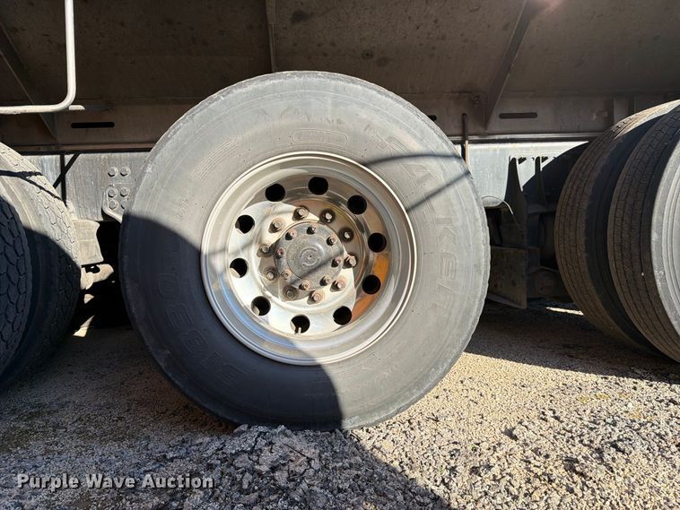 image for item YA5538 2023 Peterbilt 389 tank truck