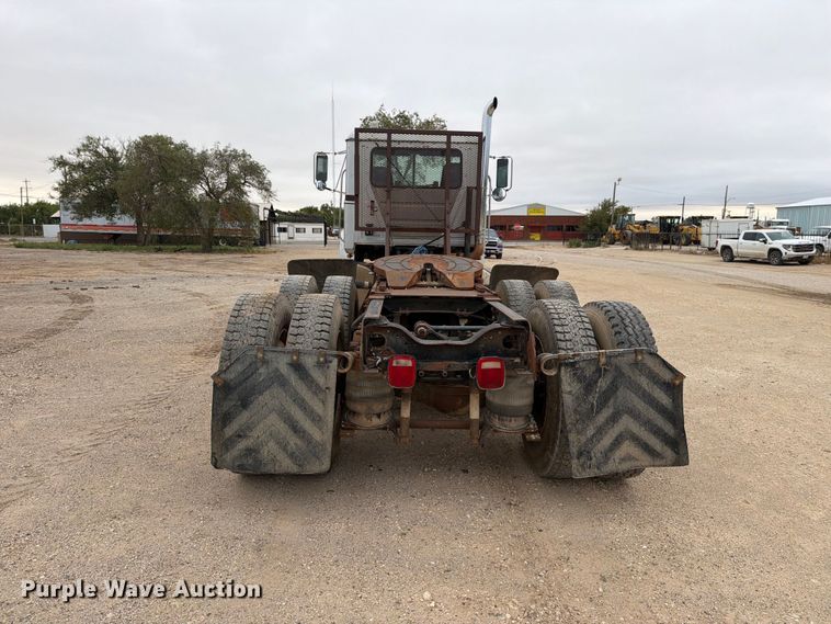 image for item DV8690 1990 Mack CH semi truck