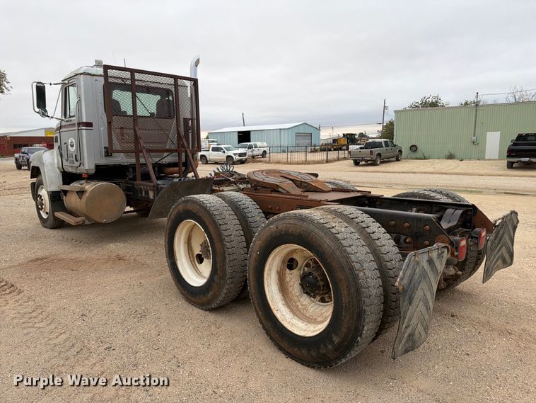 image for item DV8690 1990 Mack CH semi truck