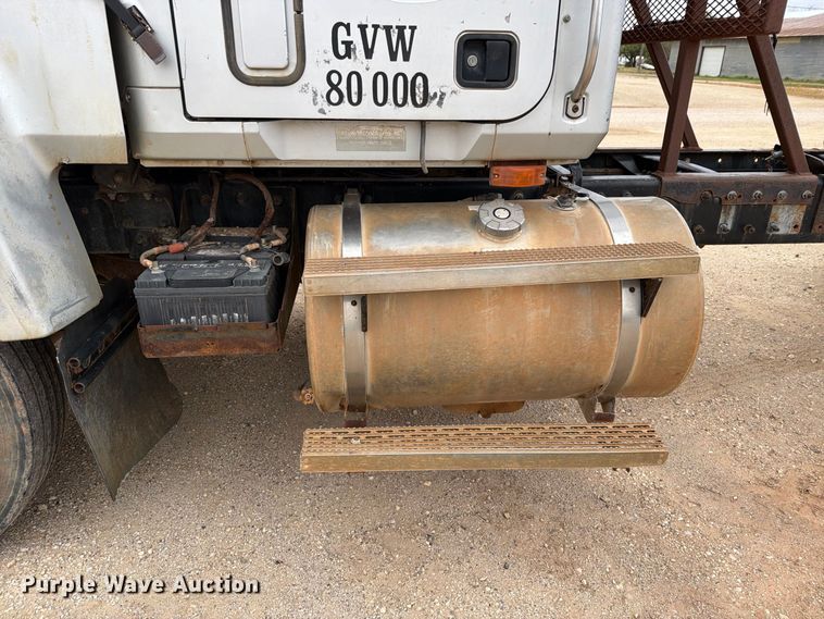 image for item DV8690 1990 Mack CH semi truck