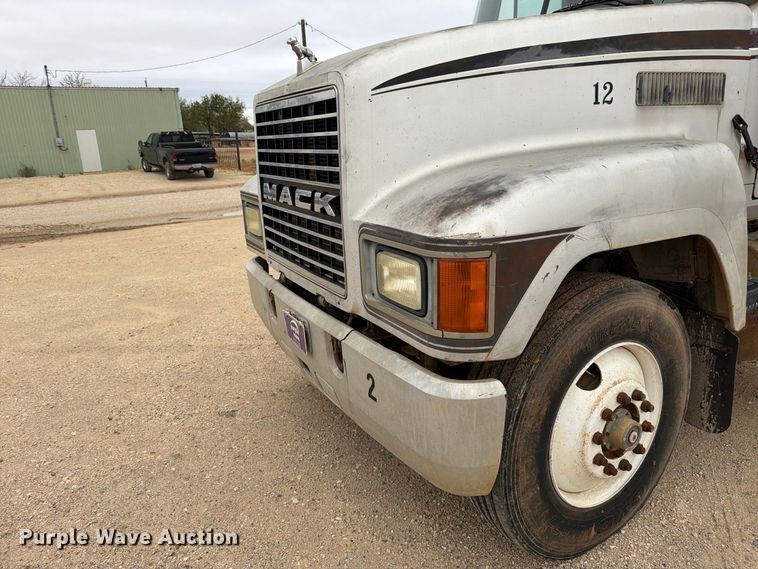 image for item DV8690 1990 Mack CH semi truck