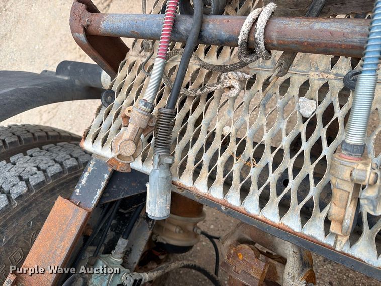 image for item DV8690 1990 Mack CH semi truck