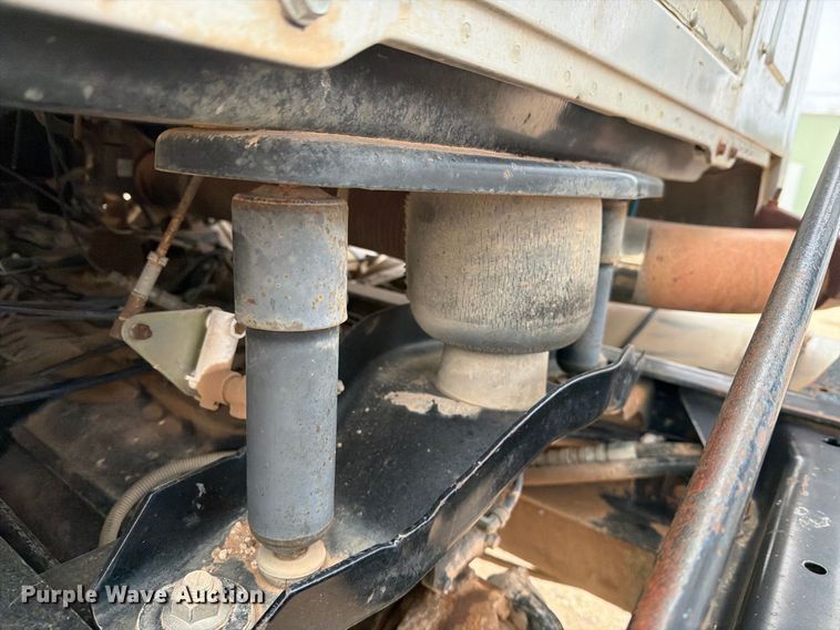 image for item DV8690 1990 Mack CH semi truck