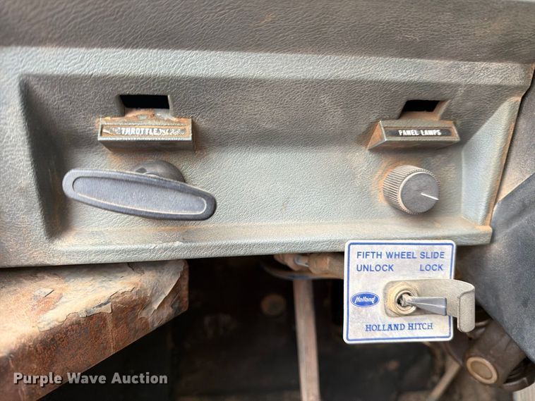 image for item DV8690 1990 Mack CH semi truck