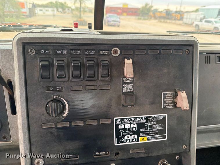 image for item DV8690 1990 Mack CH semi truck