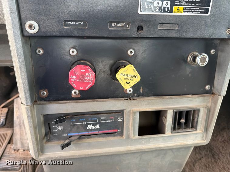 image for item DV8690 1990 Mack CH semi truck