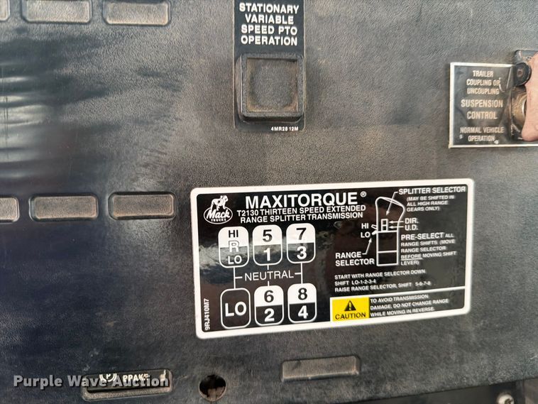 image for item DV8690 1990 Mack CH semi truck
