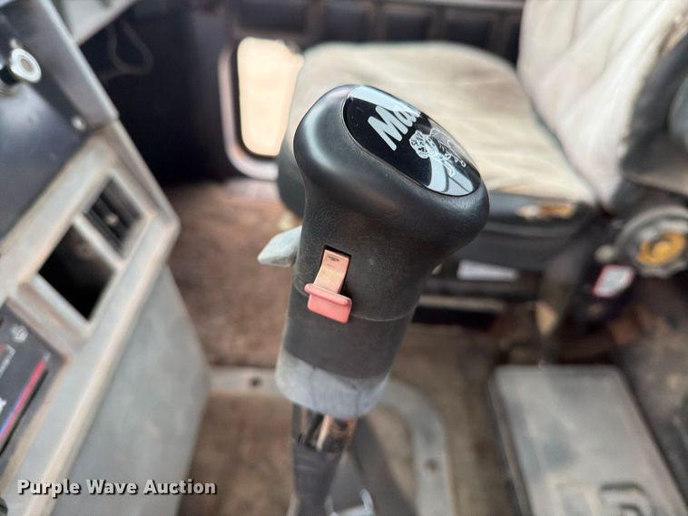 image for item DV8690 1990 Mack CH semi truck