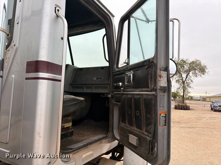 image for item DV8690 1990 Mack CH semi truck