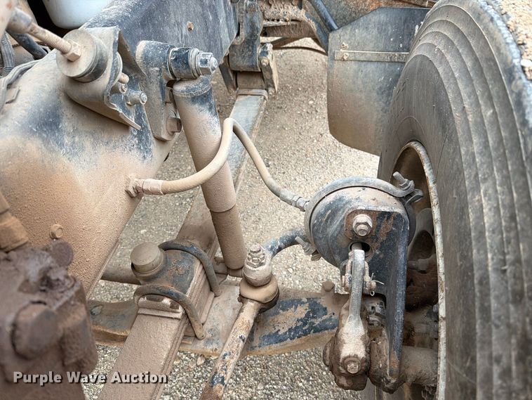 image for item DV8690 1990 Mack CH semi truck