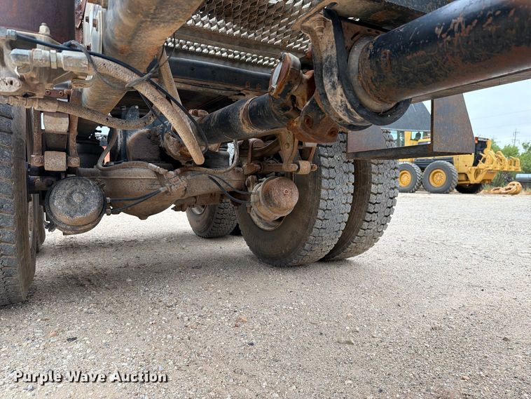 image for item DV8690 1990 Mack CH semi truck