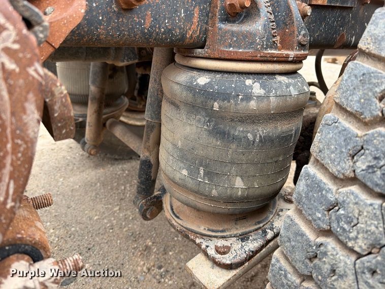 image for item DV8690 1990 Mack CH semi truck