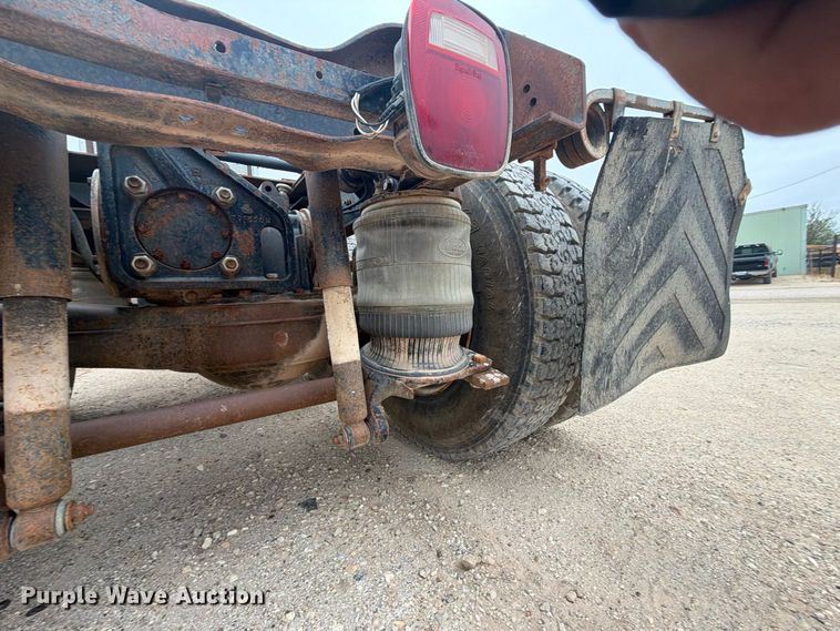 image for item DV8690 1990 Mack CH semi truck