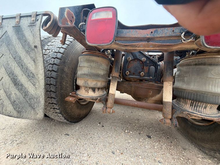 image for item DV8690 1990 Mack CH semi truck