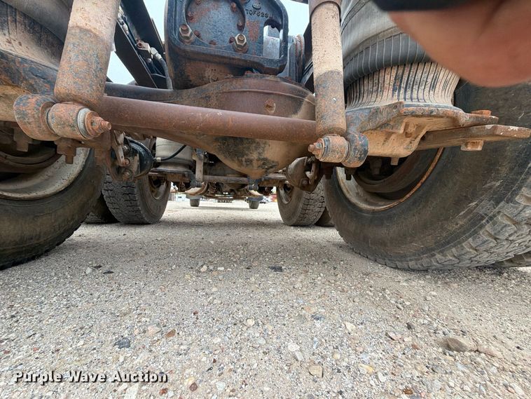 image for item DV8690 1990 Mack CH semi truck