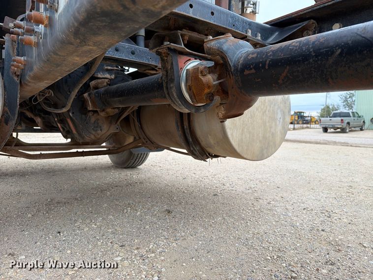 image for item DV8690 1990 Mack CH semi truck