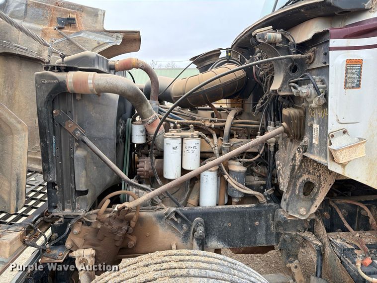 image for item DV8690 1990 Mack CH semi truck