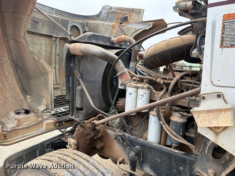 image for item DV8690 1990 Mack CH semi truck