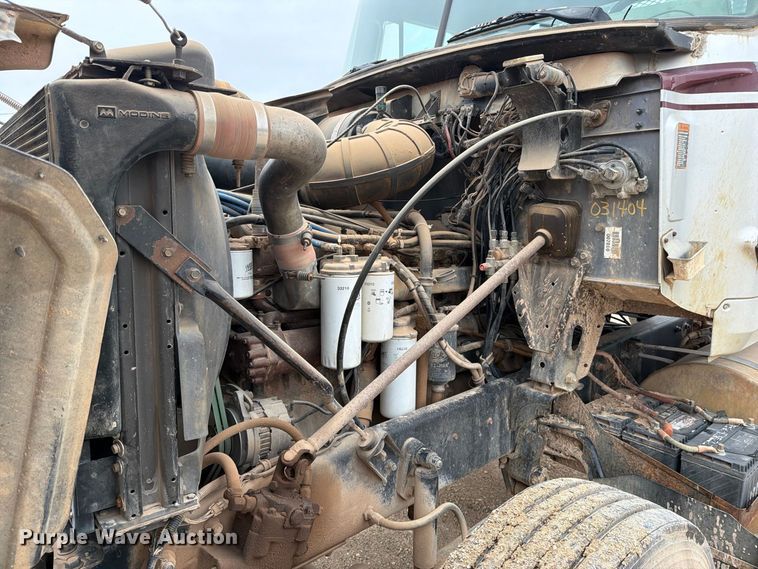 image for item DV8690 1990 Mack CH semi truck