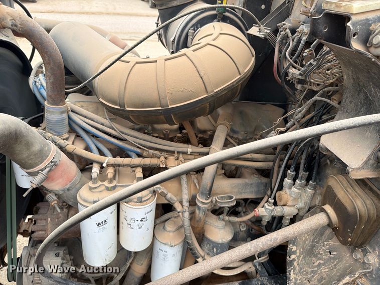 image for item DV8690 1990 Mack CH semi truck