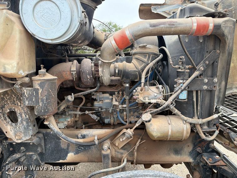 image for item DV8690 1990 Mack CH semi truck