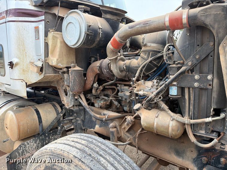 image for item DV8690 1990 Mack CH semi truck