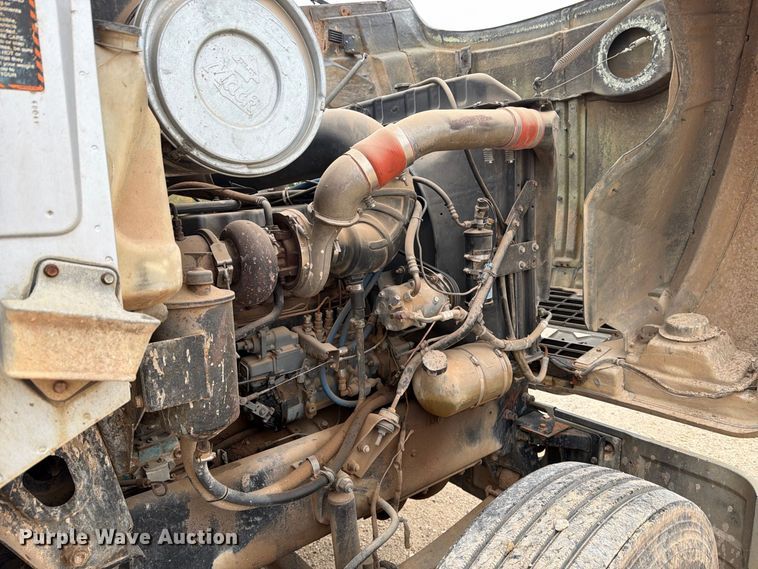 image for item DV8690 1990 Mack CH semi truck