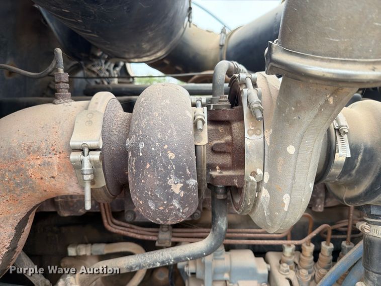 image for item DV8690 1990 Mack CH semi truck