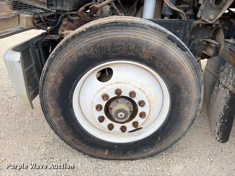 image for item DV8690 1990 Mack CH semi truck