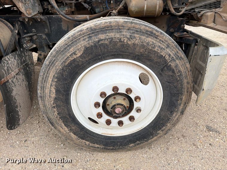 image for item DV8690 1990 Mack CH semi truck