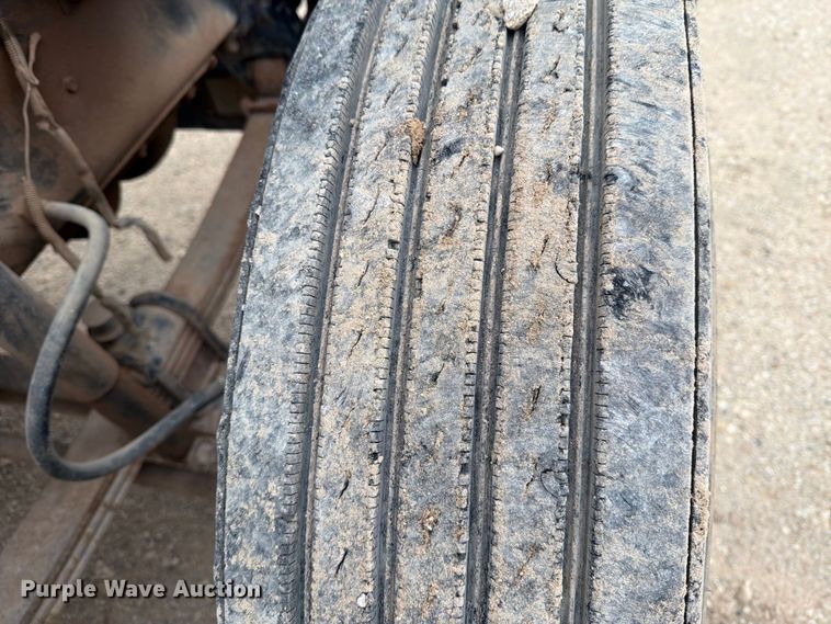 image for item DV8690 1990 Mack CH semi truck