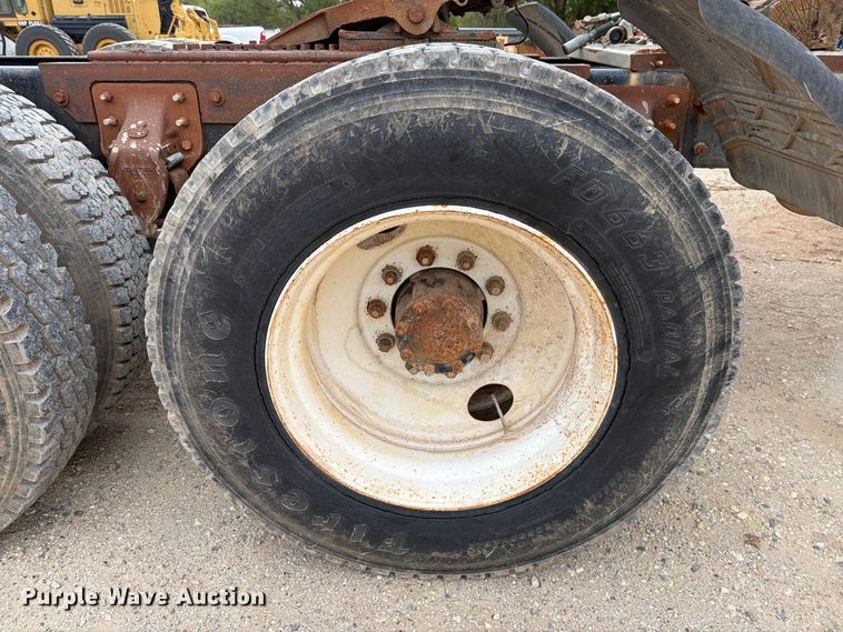 image for item DV8690 1990 Mack CH semi truck