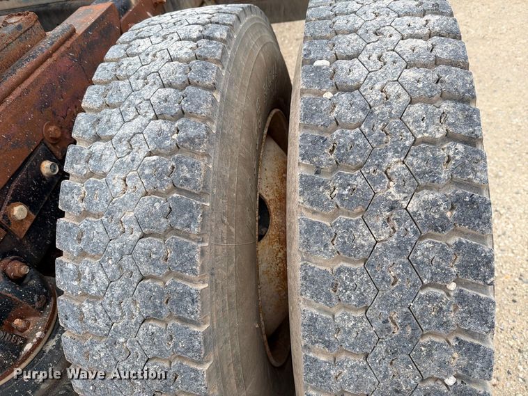 image for item DV8690 1990 Mack CH semi truck