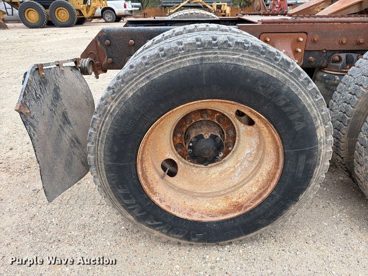 image for item DV8690 1990 Mack CH semi truck