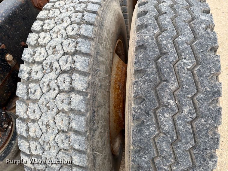 image for item DV8690 1990 Mack CH semi truck
