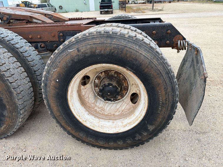 image for item DV8690 1990 Mack CH semi truck