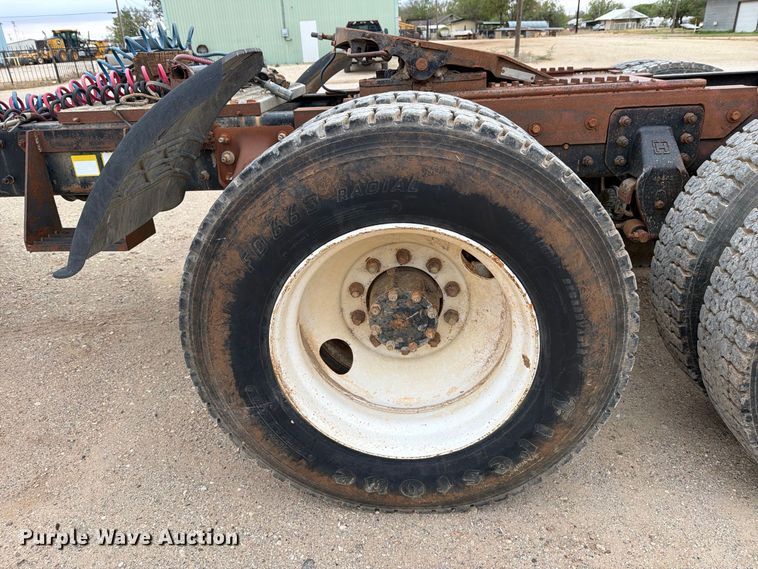 image for item DV8690 1990 Mack CH semi truck