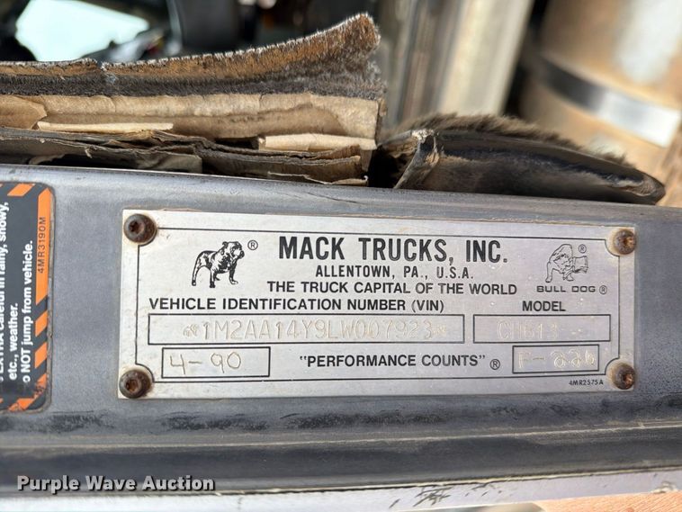image for item DV8690 1990 Mack CH semi truck