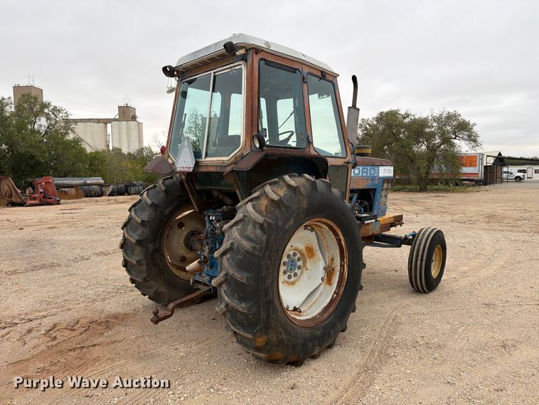 image for item DV8691 Ford 7710 tractor