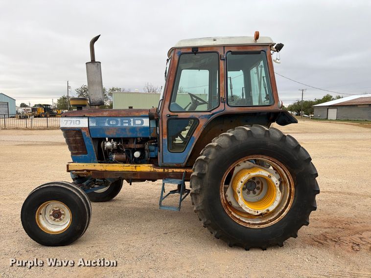 image for item DV8691 Ford 7710 tractor