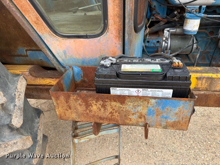 image for item DV8691 Ford 7710 tractor