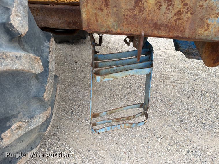 image for item DV8691 Ford 7710 tractor