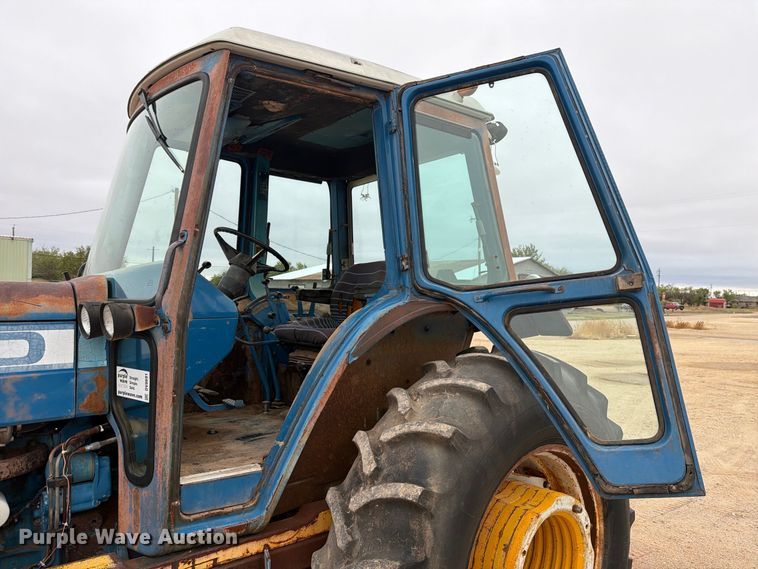 image for item DV8691 Ford 7710 tractor