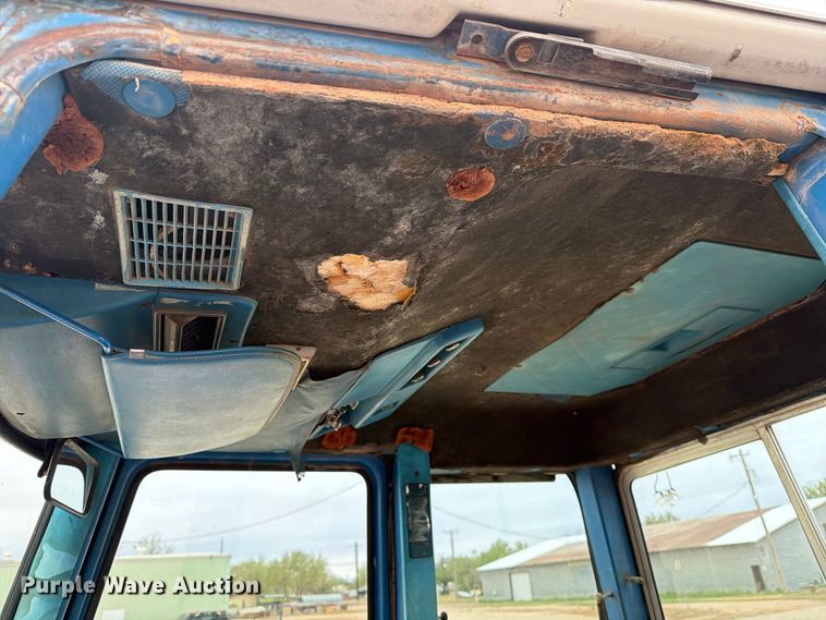 image for item DV8691 Ford 7710 tractor
