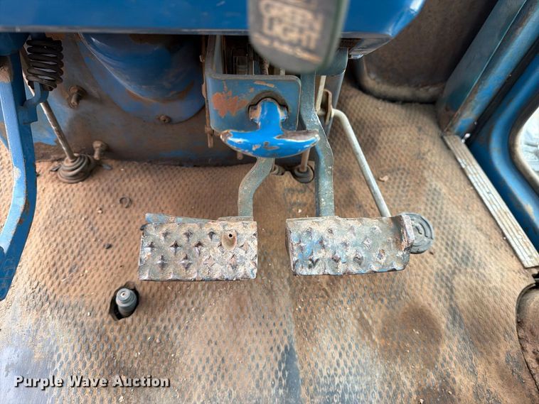 image for item DV8691 Ford 7710 tractor