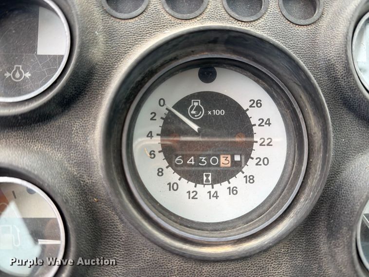 image for item DV8691 Ford 7710 tractor