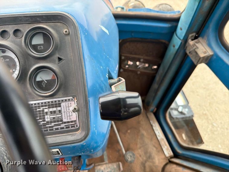 image for item DV8691 Ford 7710 tractor