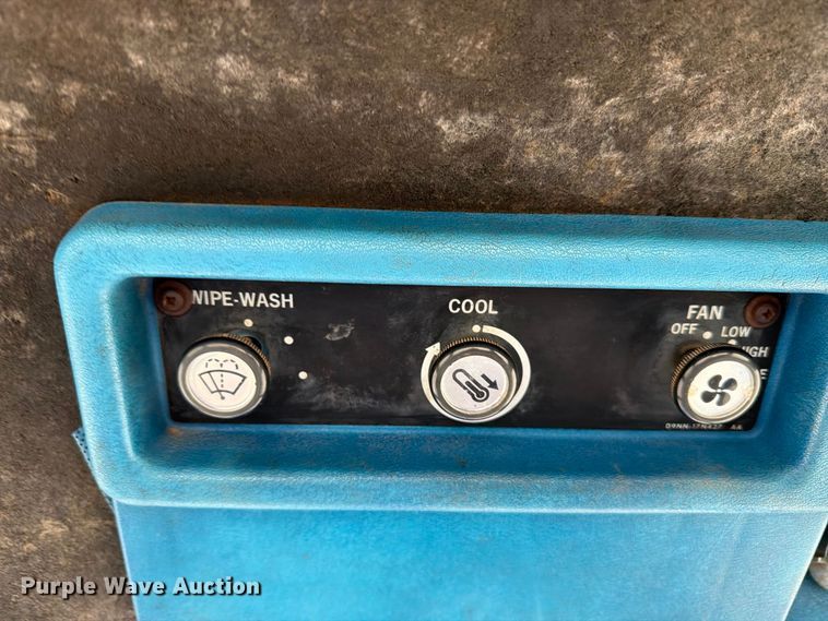 image for item DV8691 Ford 7710 tractor