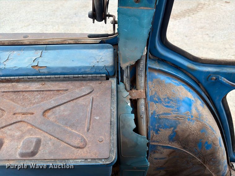 image for item DV8691 Ford 7710 tractor