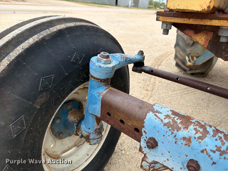 image for item DV8691 Ford 7710 tractor